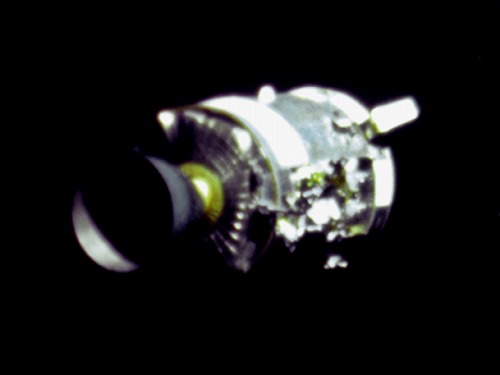 損傷したアポロ13号の機械船